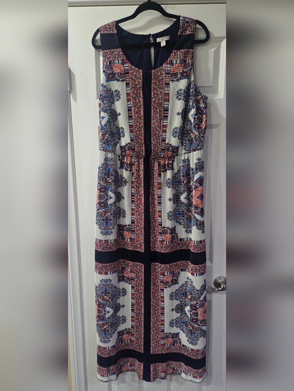 Dress Barn Printed Sleeveless Maxi Dress in White with Blue & Coral Motif